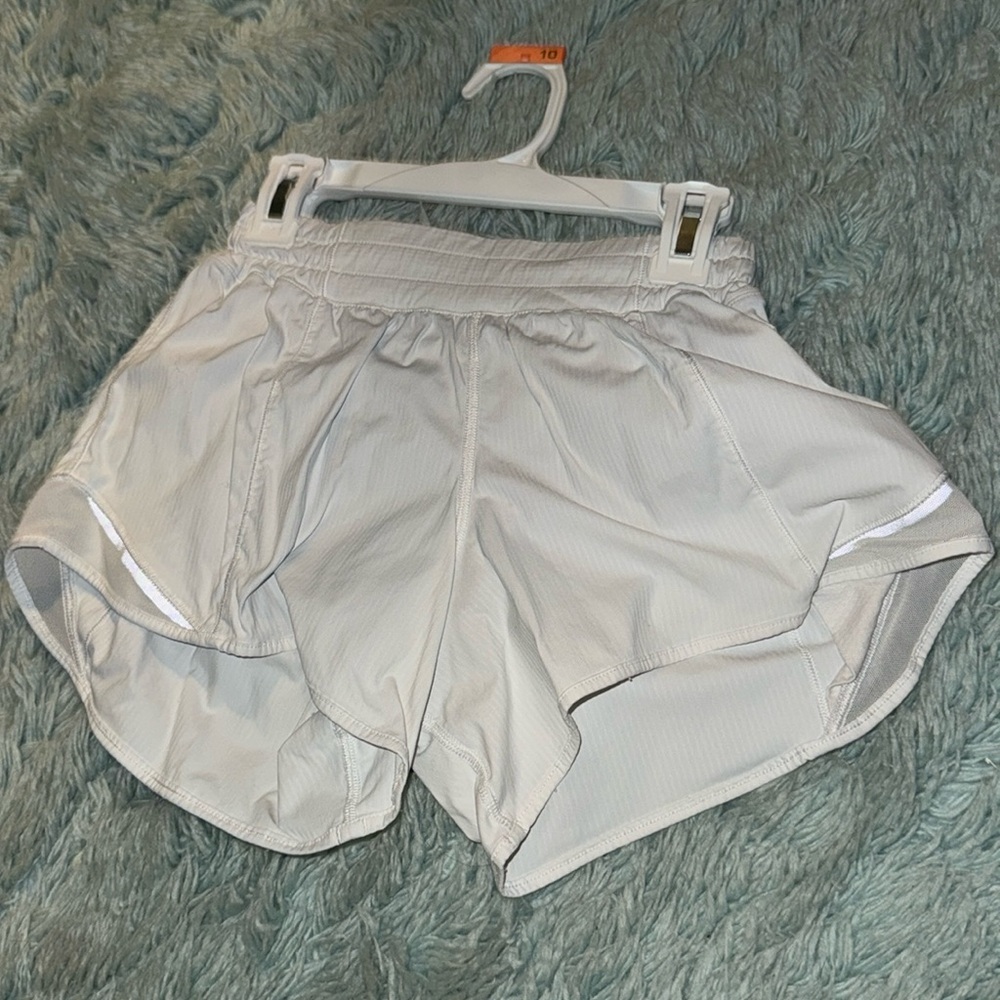 Lululemon white 4 inch hotty hots
